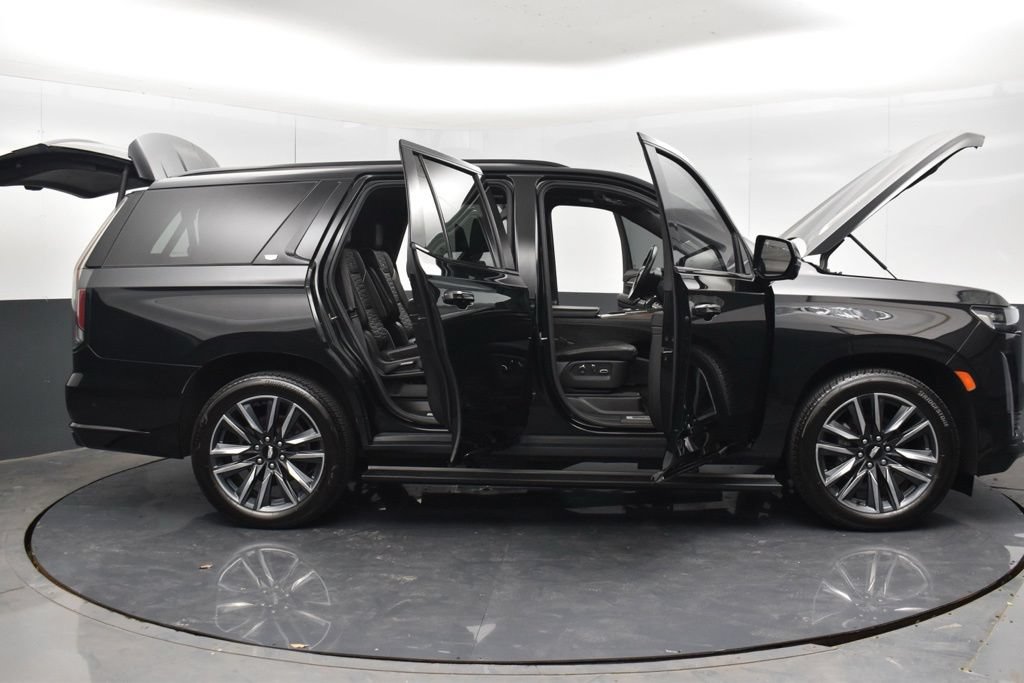 Used 2023 Cadillac Escalade Sport Platinum w/ Heavy-Duty Trailer Package AWD/4WD image 32