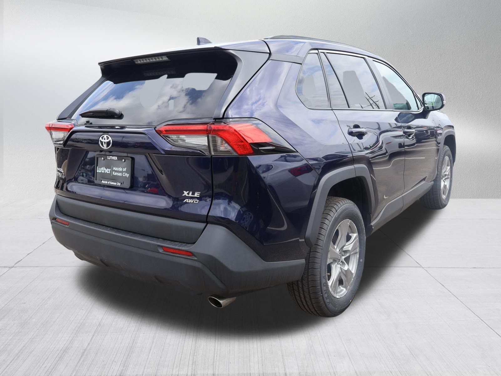 Used 2025 Toyota RAV4 XLE AWD/4WD image 7