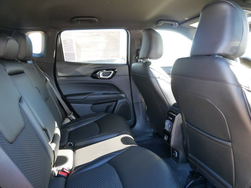 New 2026 Jeep Compass Latitude AWD/4WD image 25