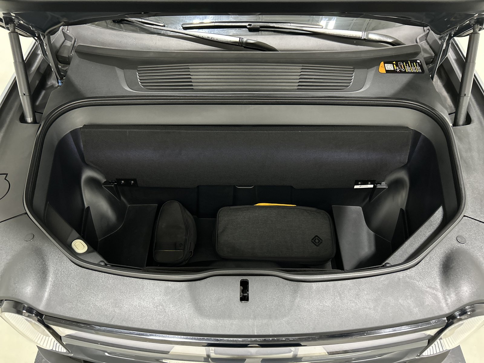 Used 2024 Rivian R1S Adventure AWD/4WD image 14