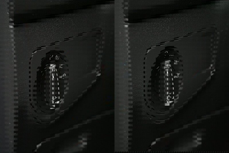 Used 2019 Volkswagen Tiguan SE image 11