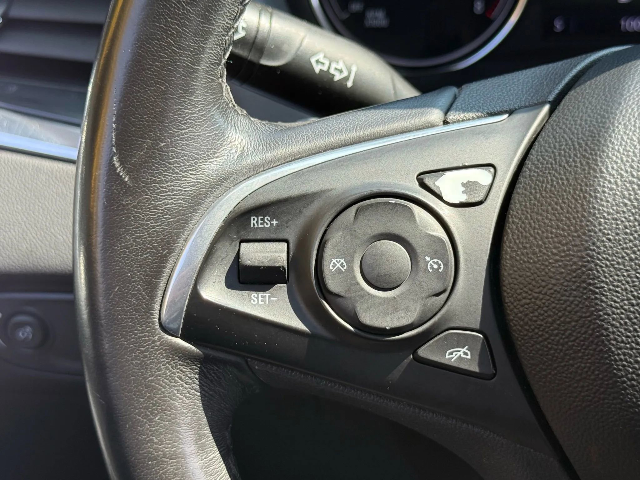 Used 2020 Buick Enclave Essence w/ Sport Touring Edition image 11