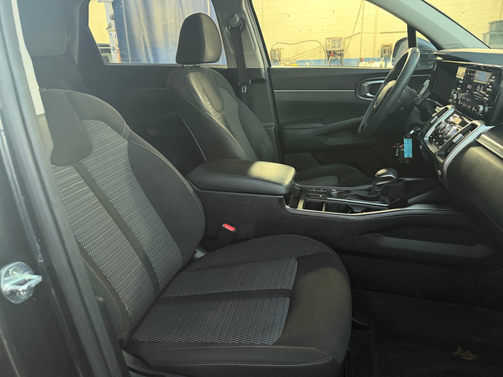 Used 2022 Kia Sorento LX FWD image 31