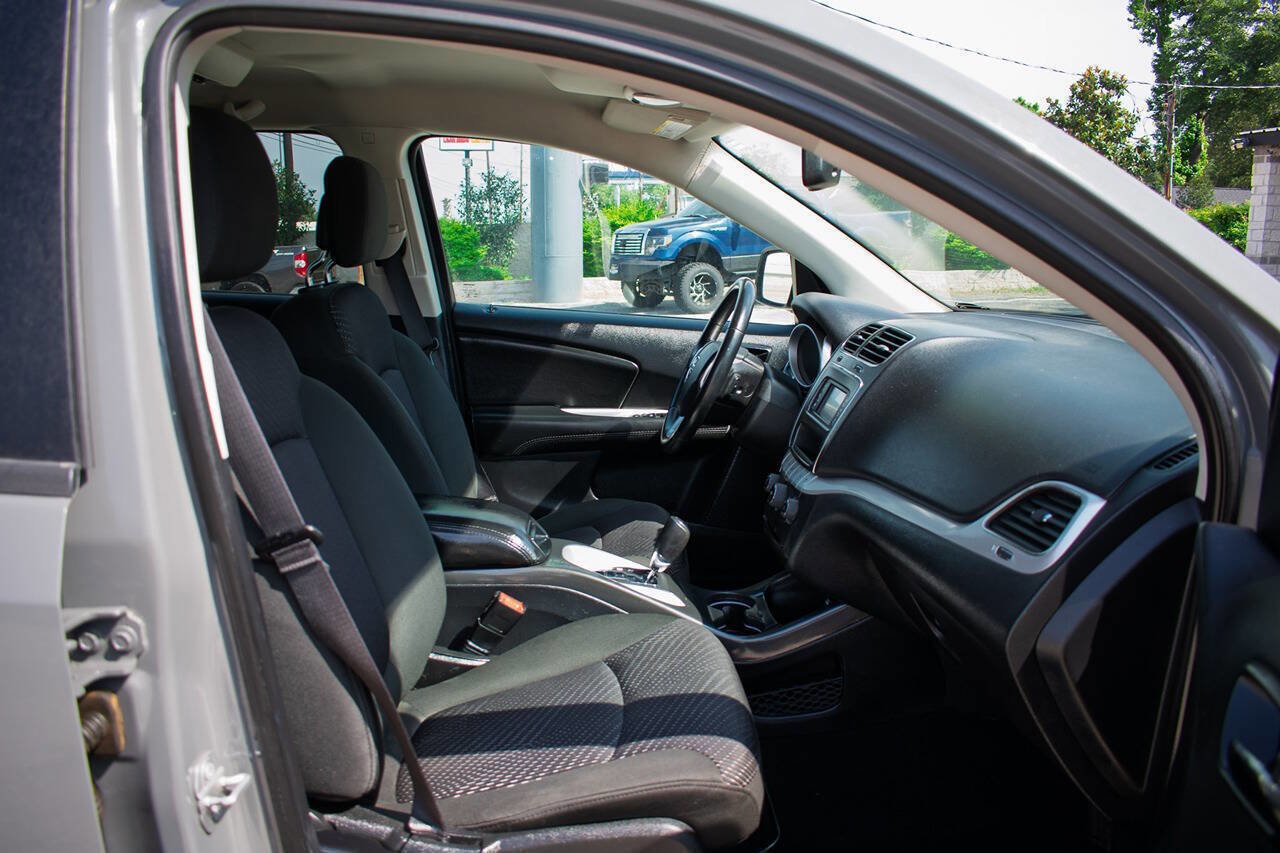 Used 2019 Dodge Journey SE w/ Connectivity Group FWD image 40