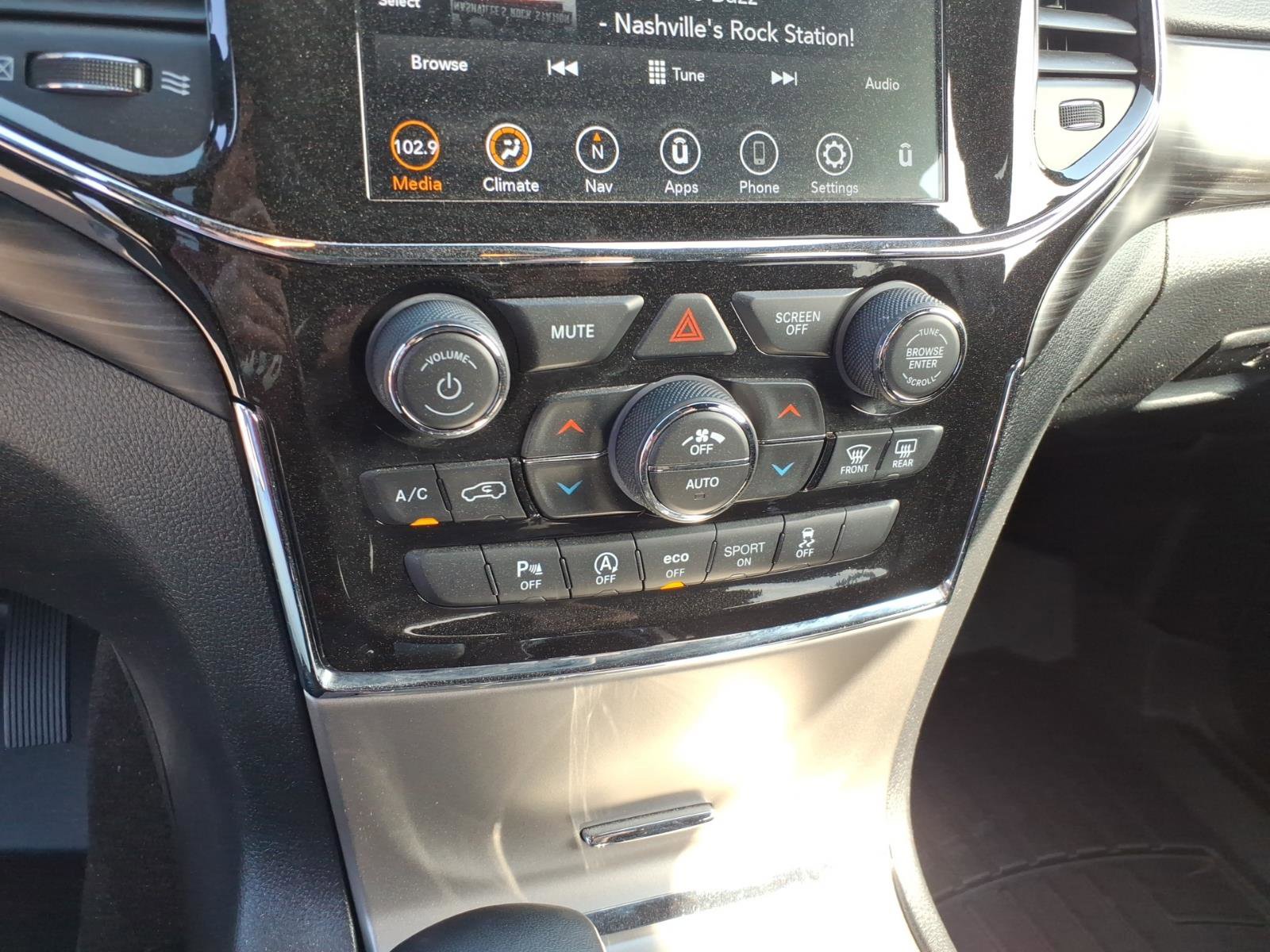 Used 2022 Jeep Grand Cherokee Laredo E image 14