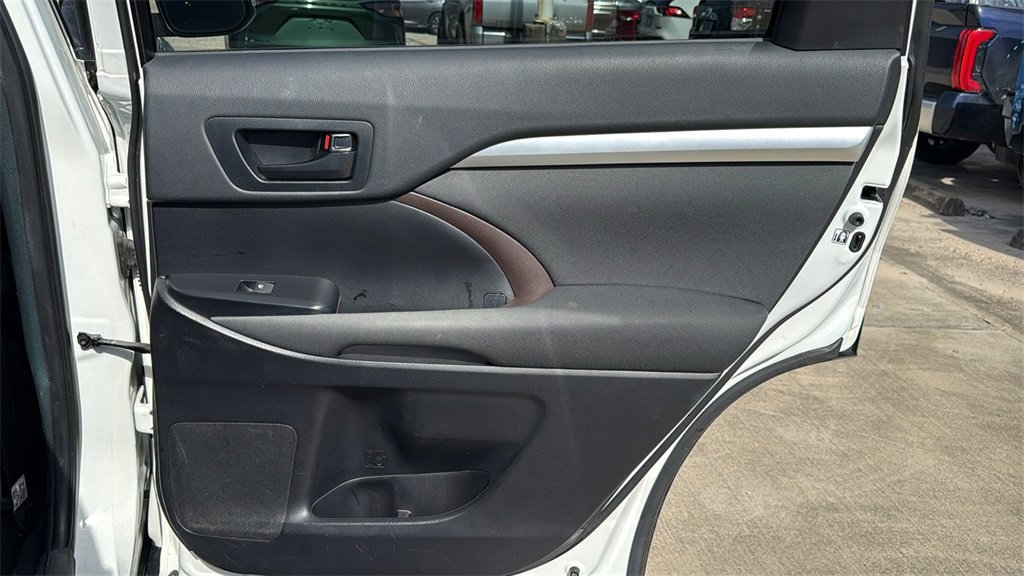 Used 2019 Toyota Highlander Plus image 31