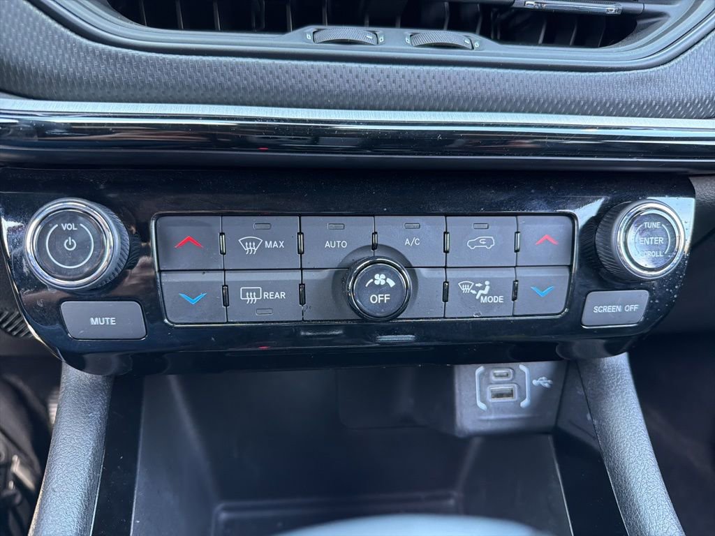 Used 2025 Jeep Compass Trailhawk AWD/4WD image 12