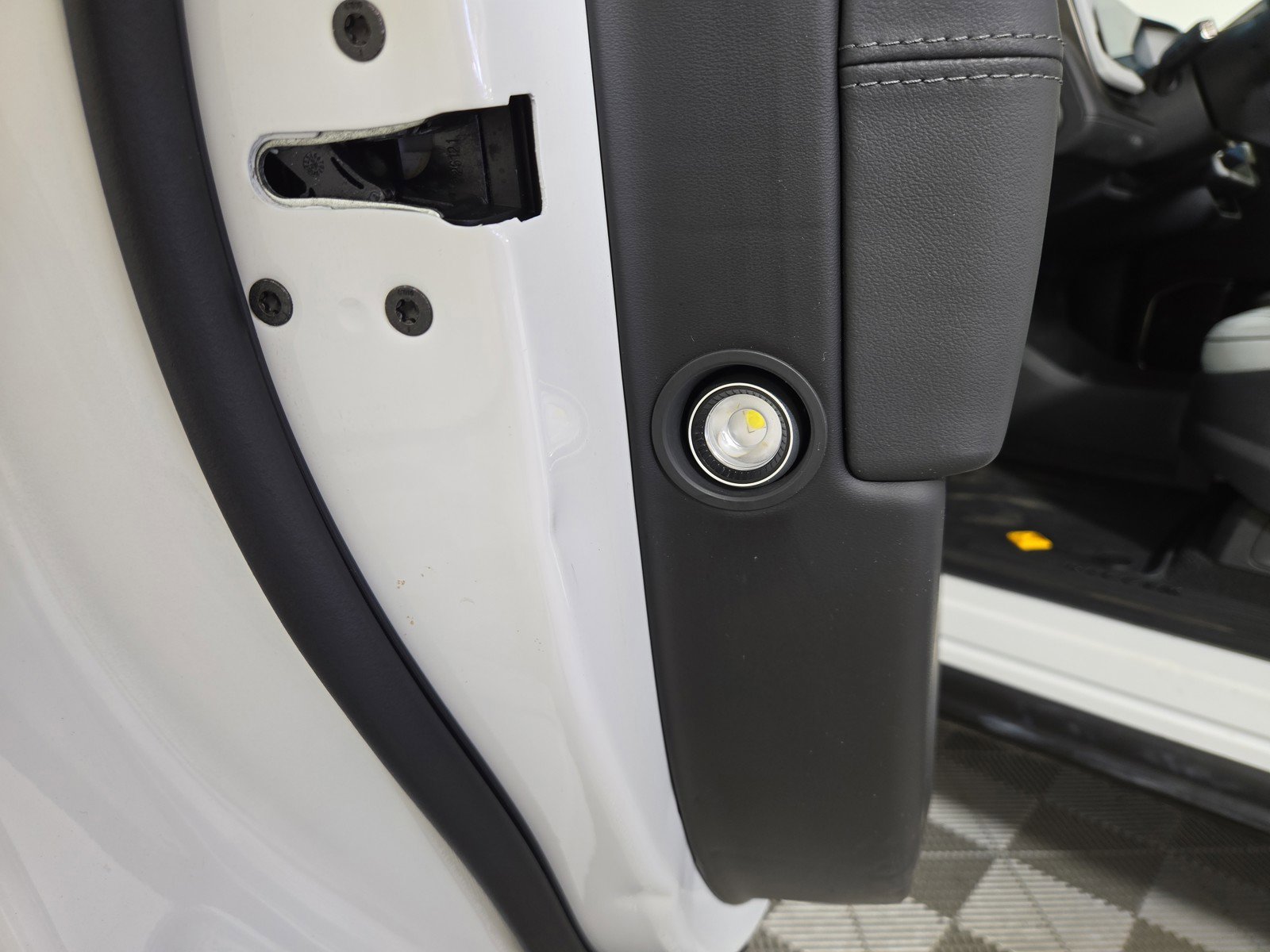 Used 2024 Rivian R1S Adventure AWD/4WD image 29