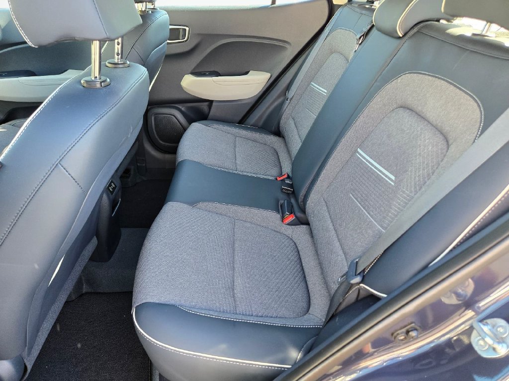 Certified 2024 Hyundai Venue Limited FWD image 17