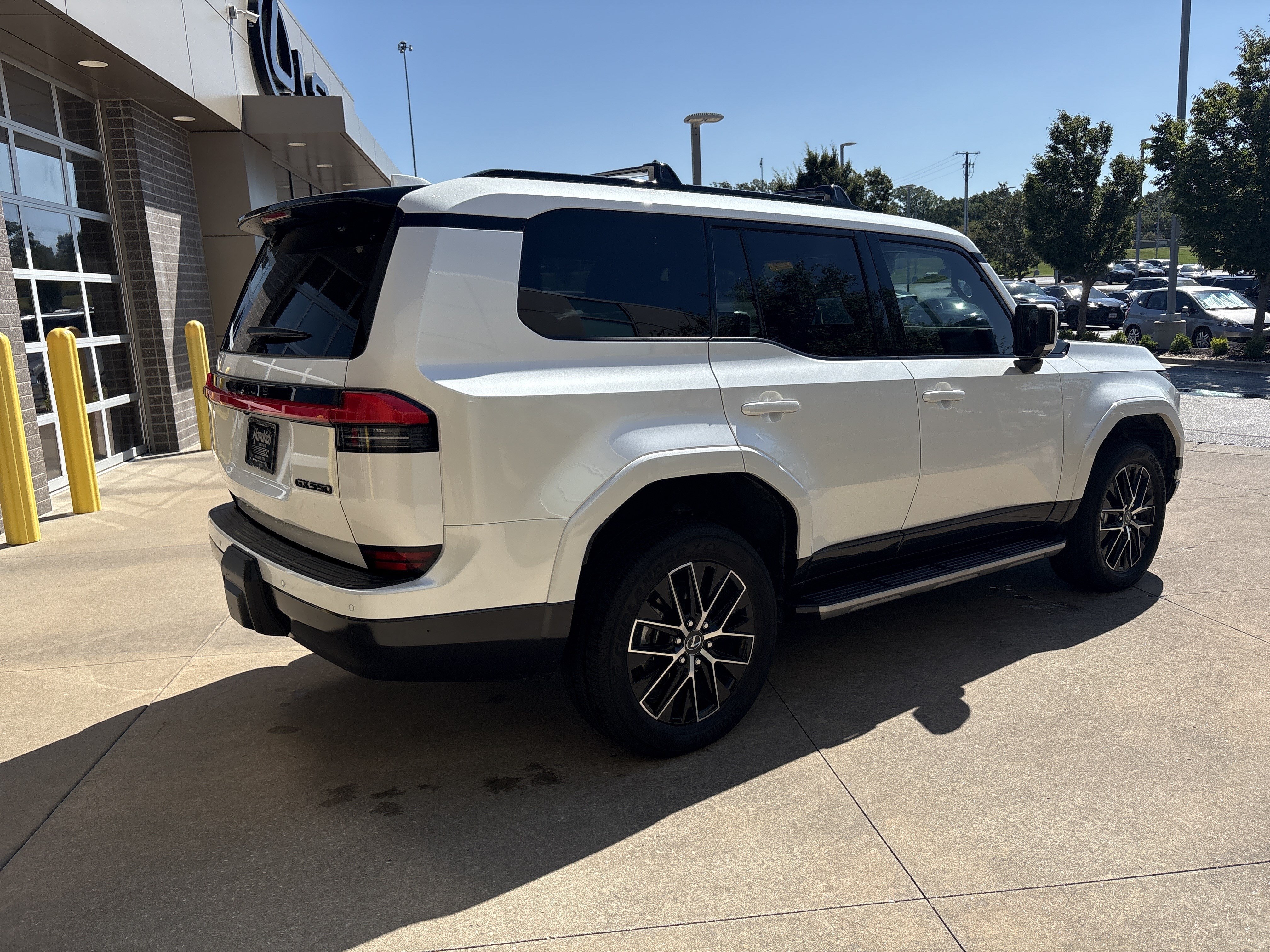 Used 2024 Lexus GX 550 w/ Accessory Package (2T) AWD/4WD image 30