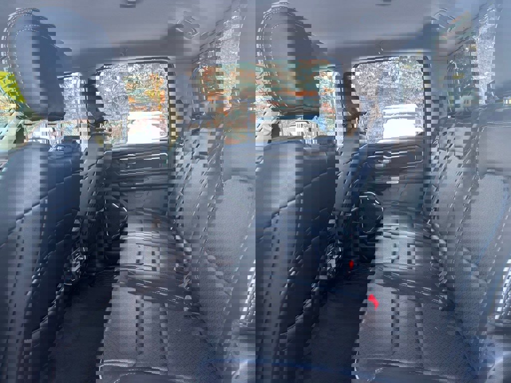 Used 2019 RAM 1500 Laramie image 33