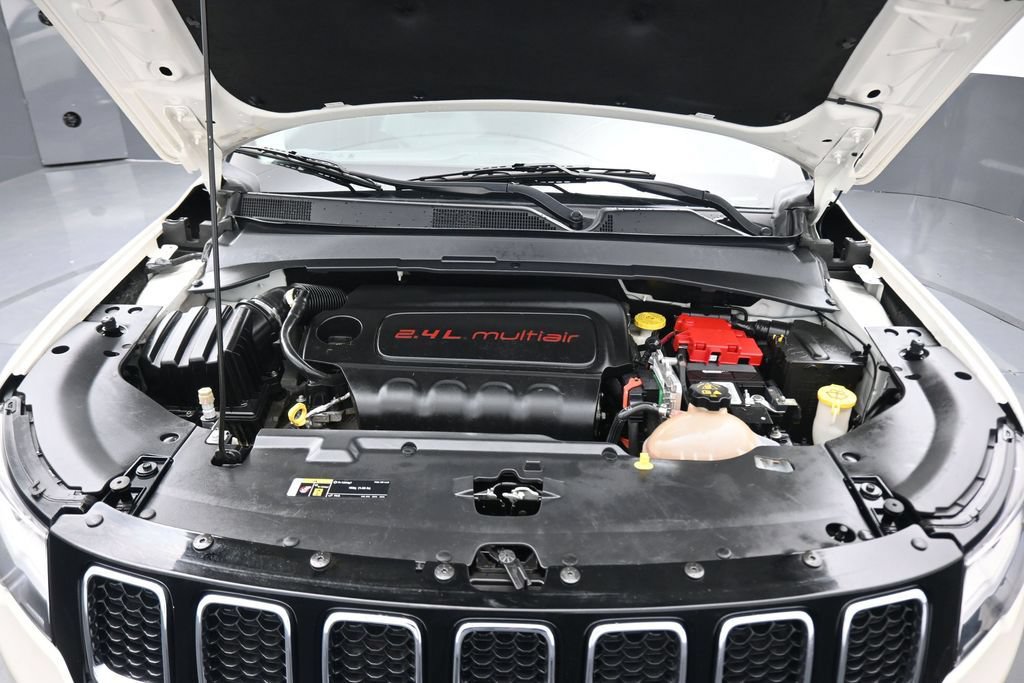 Used 2020 Jeep Compass Limited w/ Premium Lighting Group AWD/4WD image 46