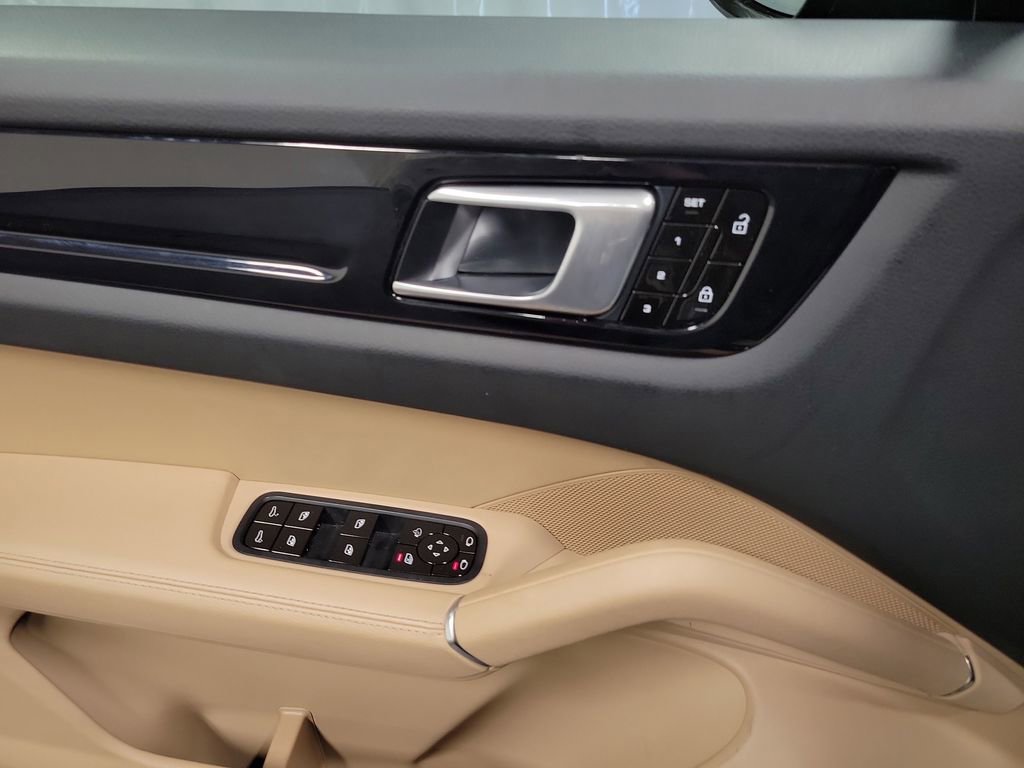 Used 2020 Porsche Cayenne Base image 20