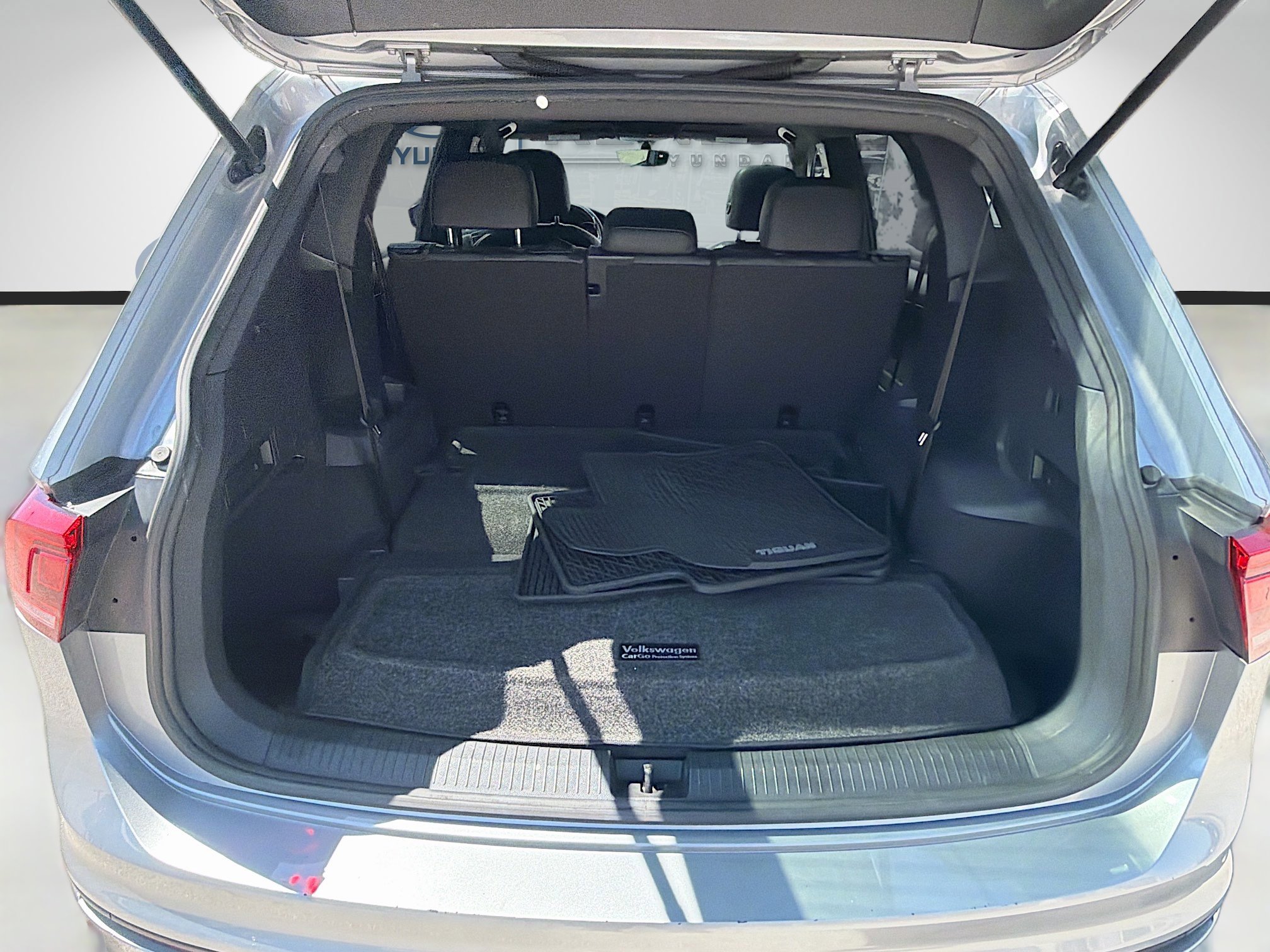 Used 2020 Volkswagen Tiguan SE R-Line image 24