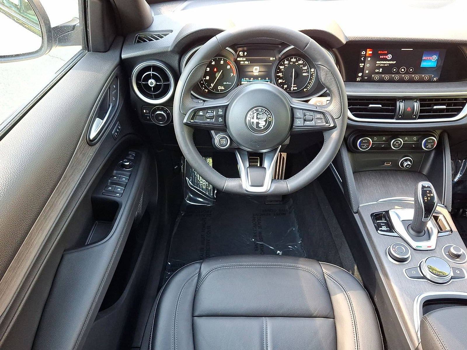 Used 2023 Alfa Romeo Stelvio Ti AWD/4WD image 21