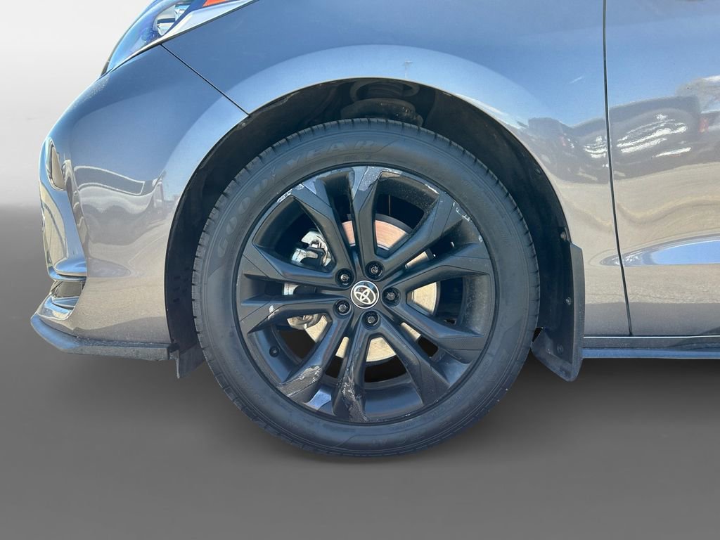 Used 2022 Toyota Sienna XSE w/ XSE Plus Package FWD image 16