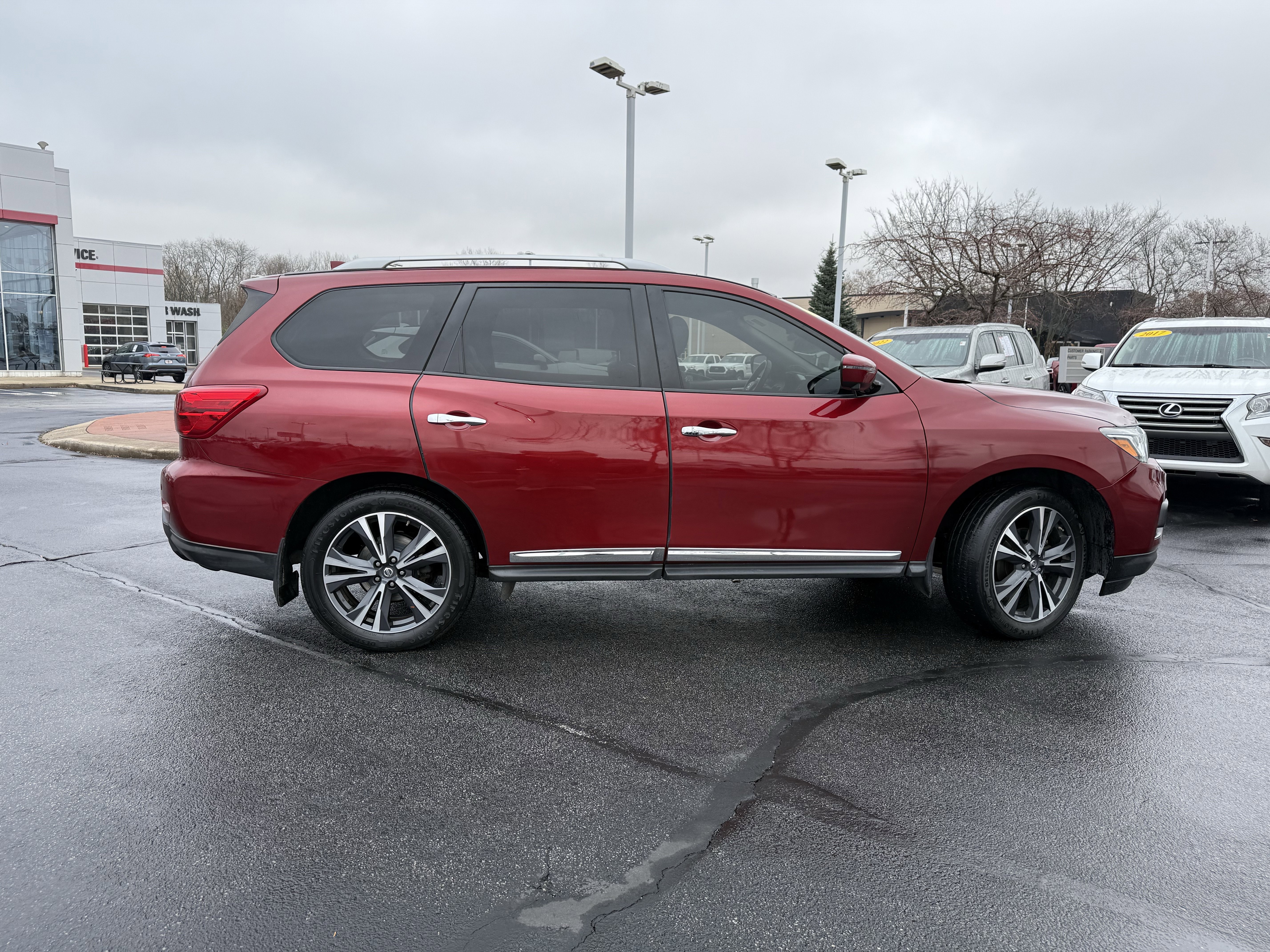 Used 2019 Nissan Pathfinder Platinum image 10