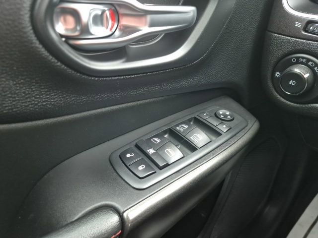 Used 2020 Jeep Cherokee Trailhawk w/ Cold Weather Group AWD/4WD image 25