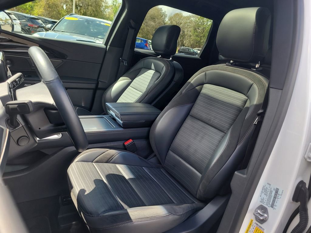 Used 2024 Lincoln Nautilus Reserve w/ Equipment Group 202A image 17