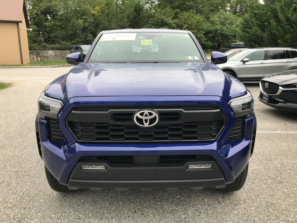 Used 2024 Toyota Tacoma TRD Off-Road AWD/4WD image 3