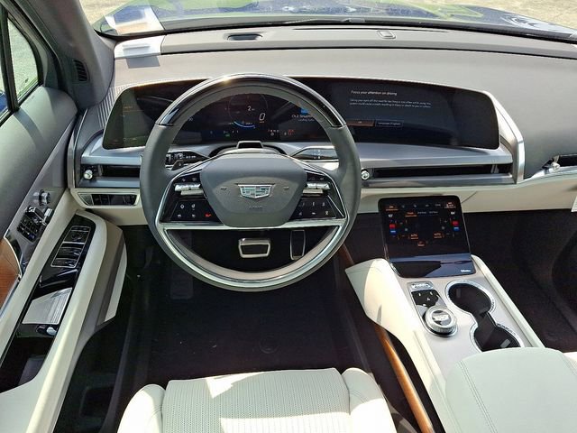 New 2026 Cadillac Vistiq Luxury w/ LPO, Floor Liner Package AWD/4WD image 7