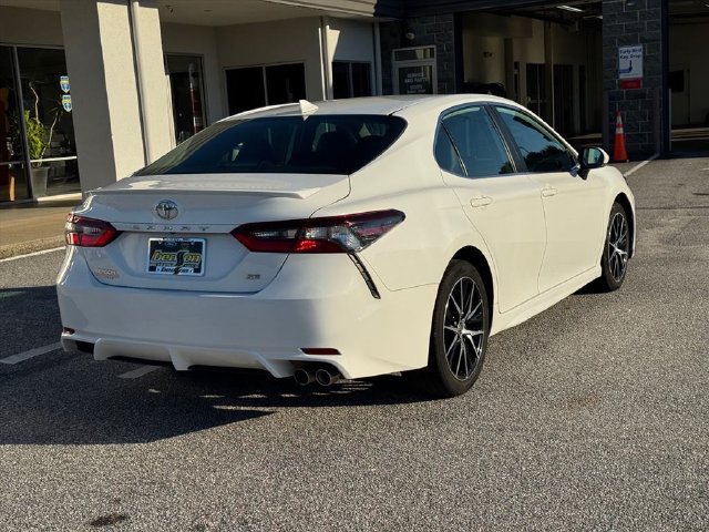 Used 2022 Toyota Camry SE FWD image 4
