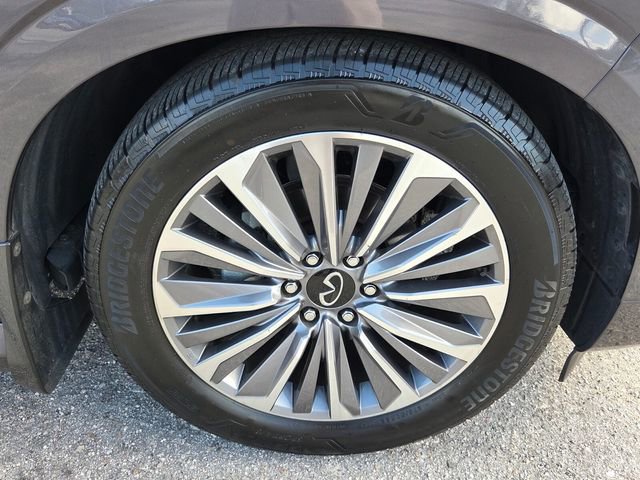 Certified 2025 INFINITI QX80 Luxe image 9