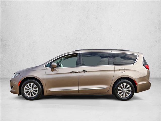 Used 2017 Chrysler Pacifica Touring-L image 8