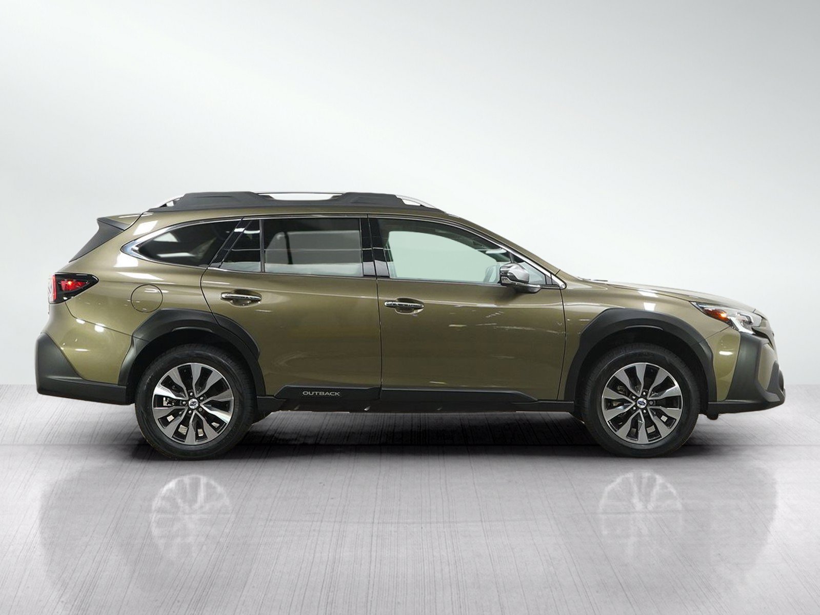 Used 2023 Subaru Outback Touring AWD/4WD image 6