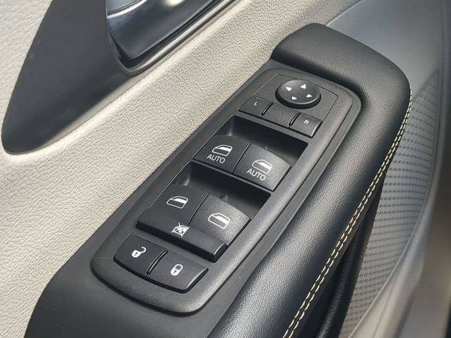Certified 2023 Chrysler Pacifica Touring-L FWD image 30