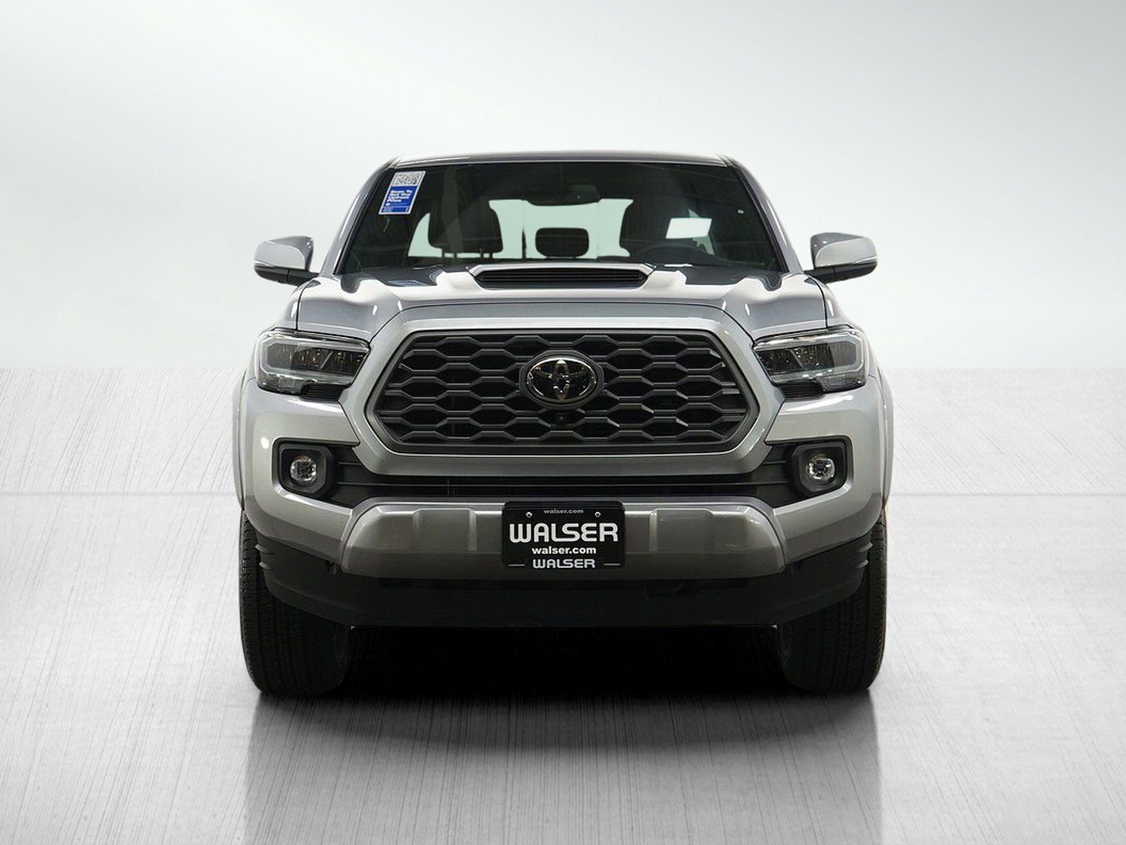 Used 2020 Toyota Tacoma TRD Sport w/ TRD Premium Sport Package AWD/4WD image 8