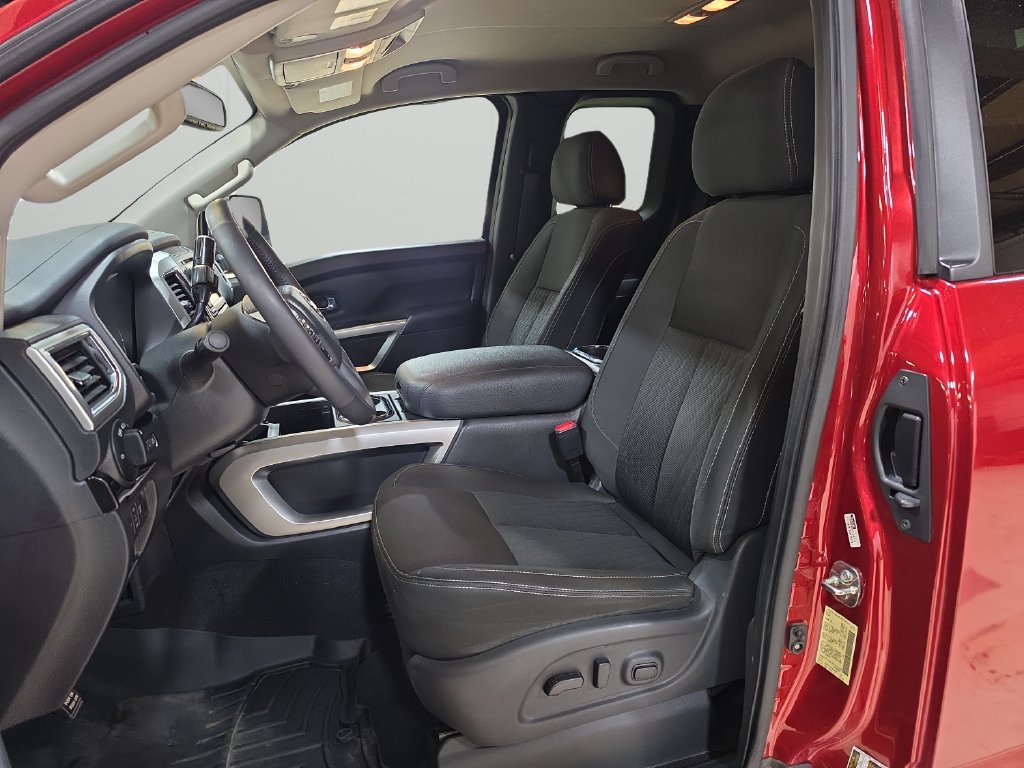 Used 2017 Nissan Titan SV AWD/4WD image 15