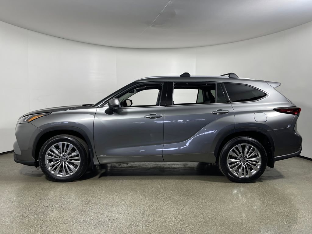 New 2026 Toyota Highlander Platinum image 6