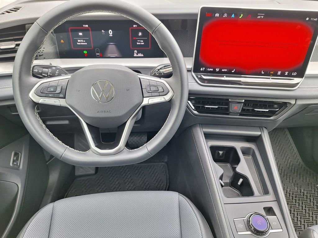 Used 2025 Volkswagen Tiguan SE FWD image 21