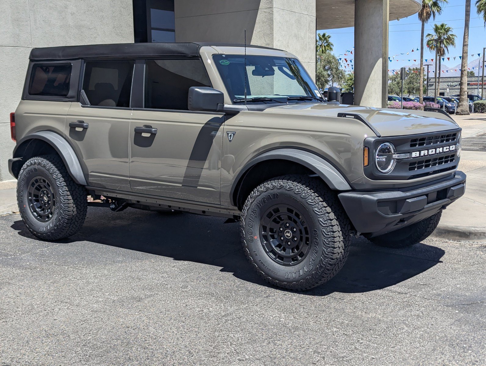 New 2026 Ford Bronco 4-Door w/ Sasquatch Package AWD/4WD image 1