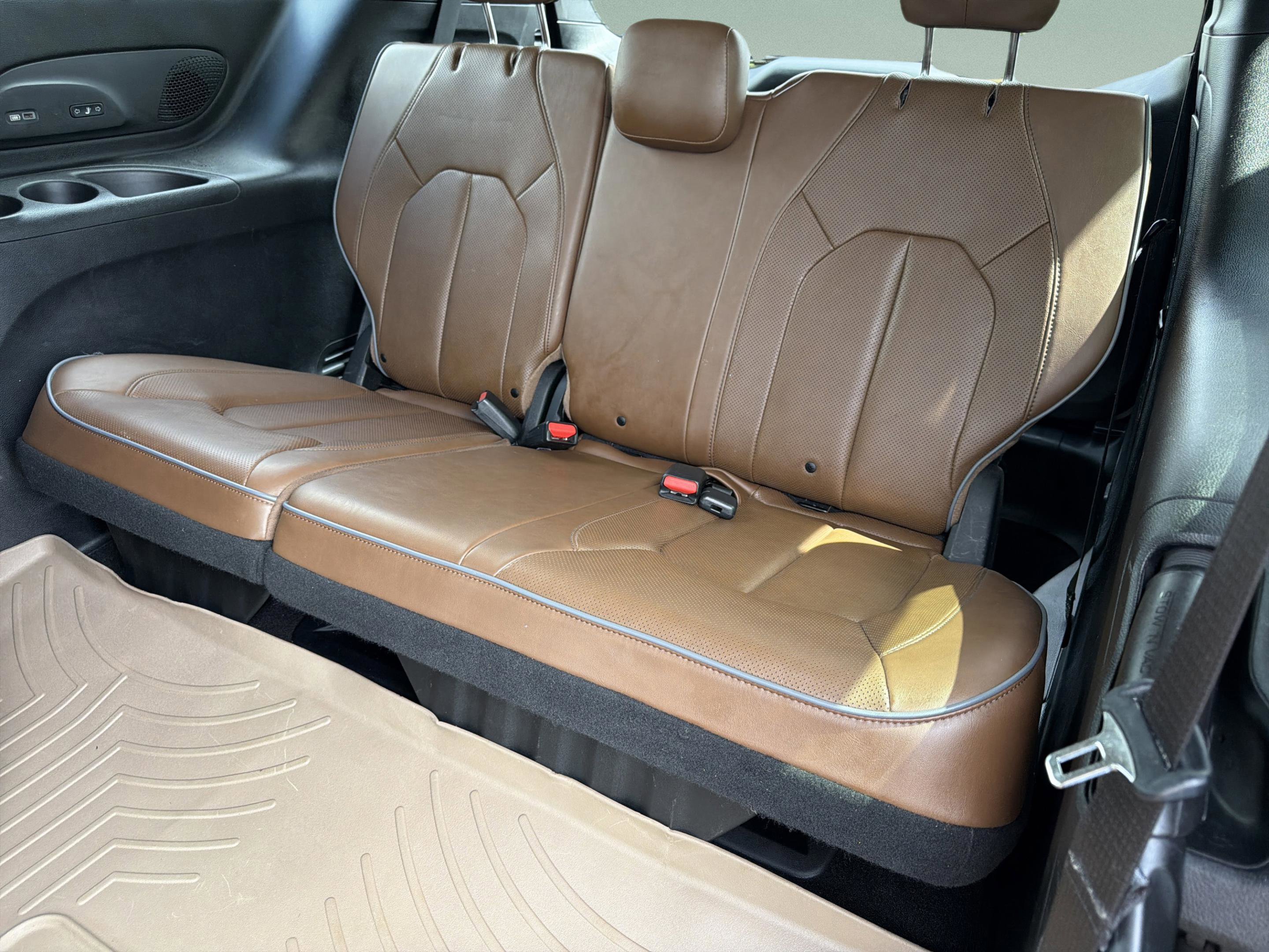 Used 2019 Chrysler Pacifica Limited FWD image 25