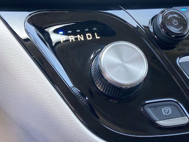 Used 2023 Chrysler Pacifica Touring-L FWD image 11