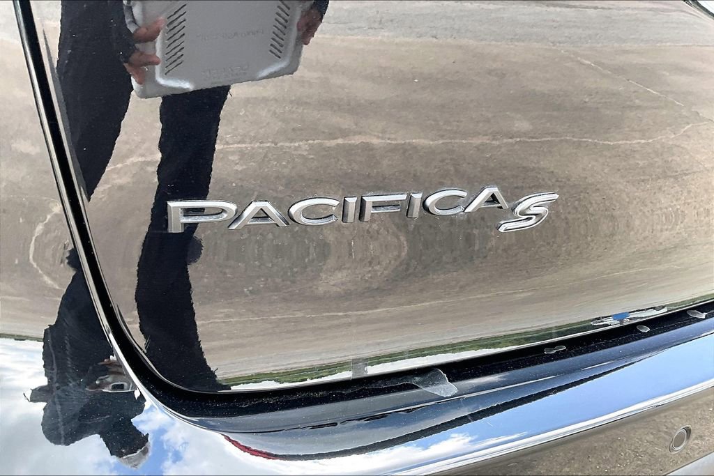 New 2025 Chrysler Pacifica Premium FWD image 15