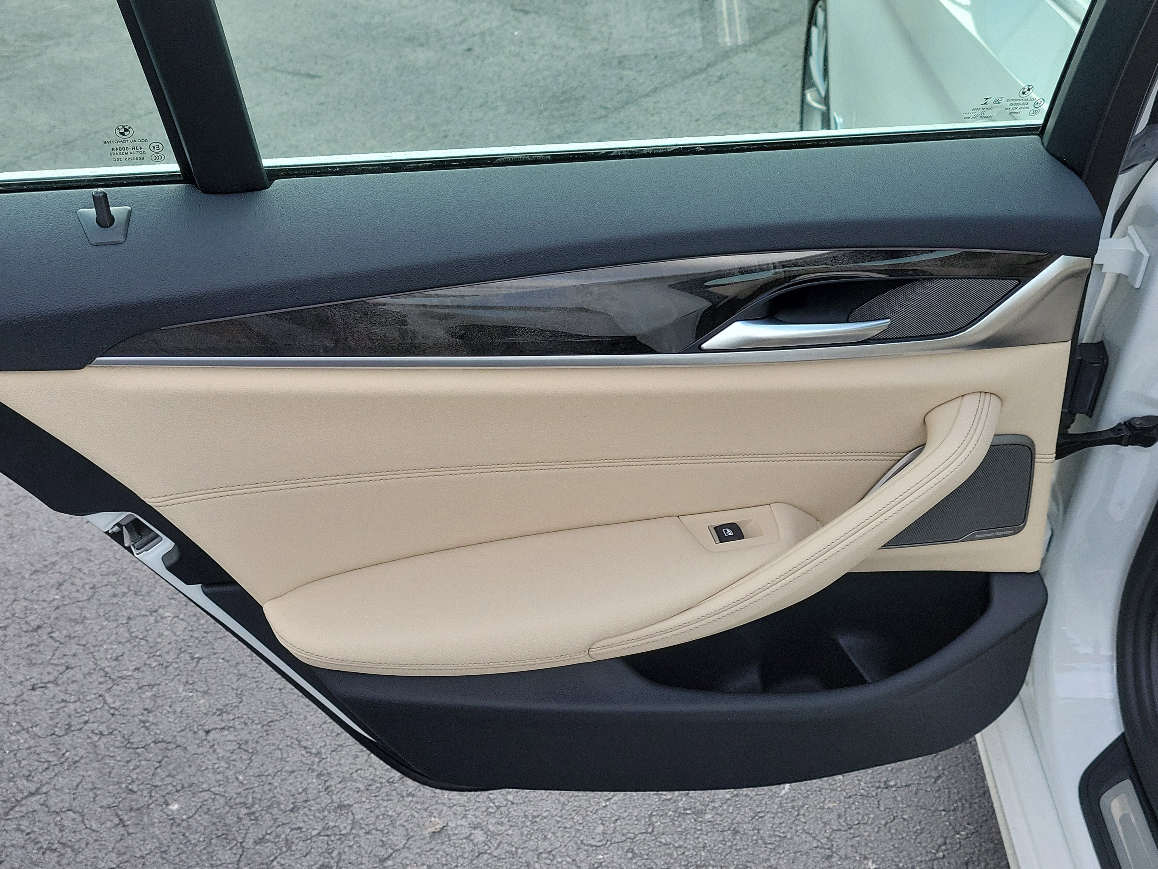 Used 2022 BMW 540i w/ Premium Package image 9