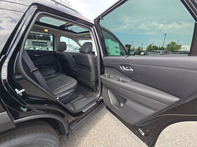 New 2025 Nissan Pathfinder SL w/ SL Premium Package image 13