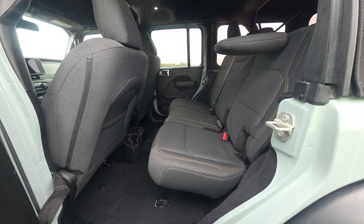 Used 2024 Jeep Wrangler Sport S image 10