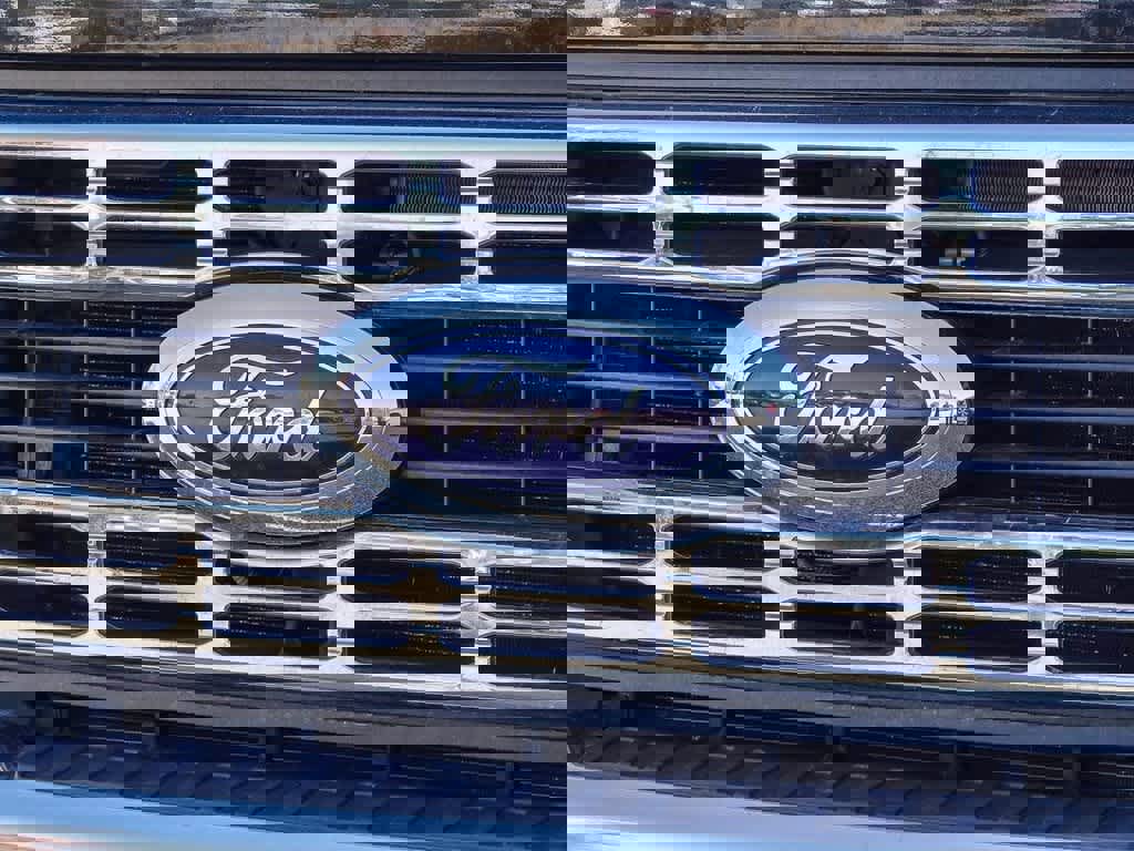 Used 2024 Ford F250 XLT image 3