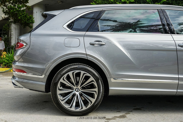 Used 2024 Bentley Bentayga Extended Wheelbase AWD/4WD image 10