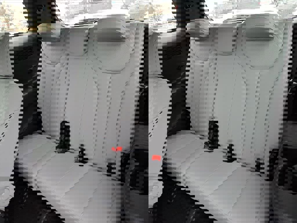 Used 2024 Hyundai Palisade SEL w/ Premium Package image 6