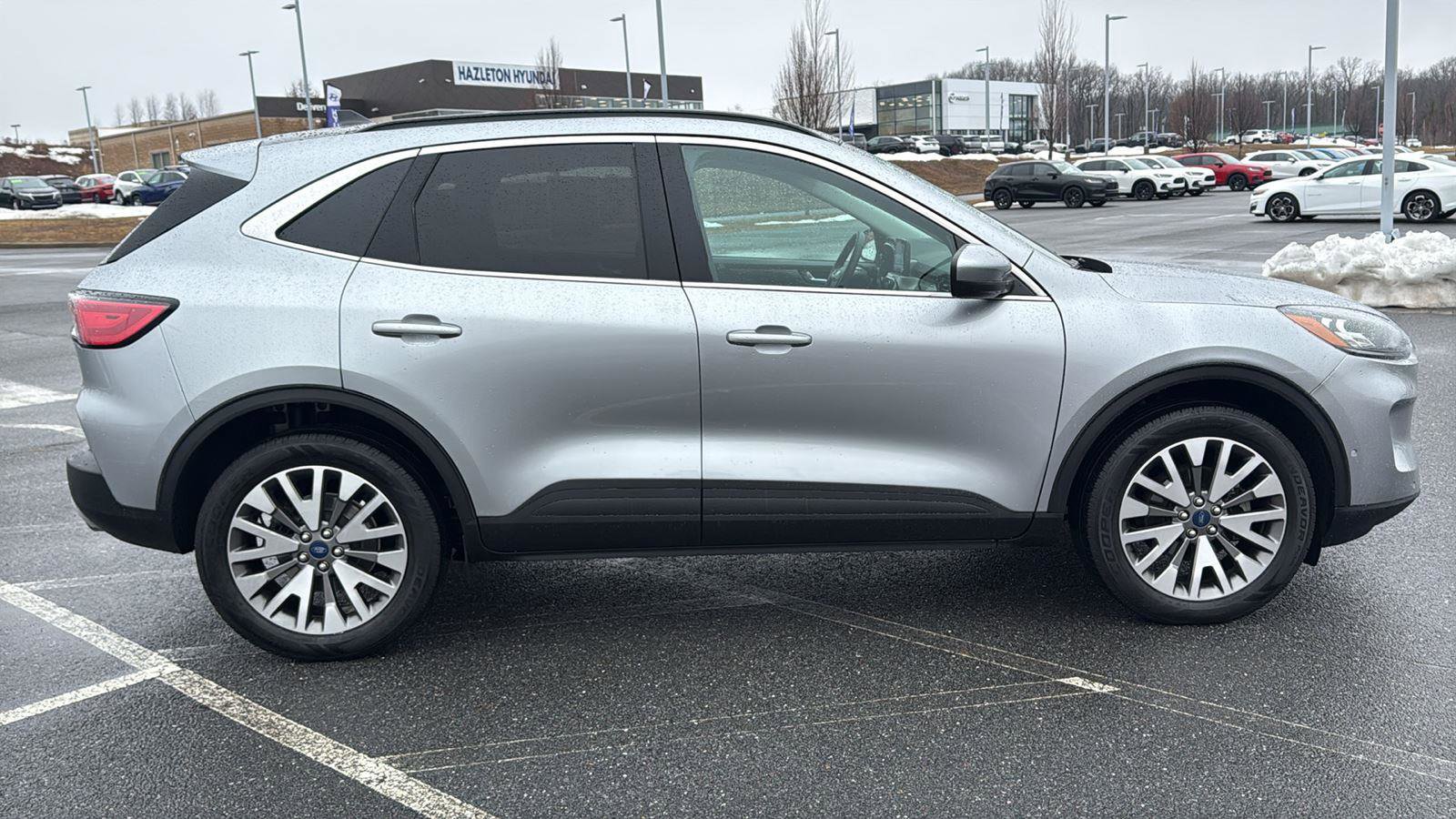 Used 2022 Ford Escape Titanium AWD/4WD image 4