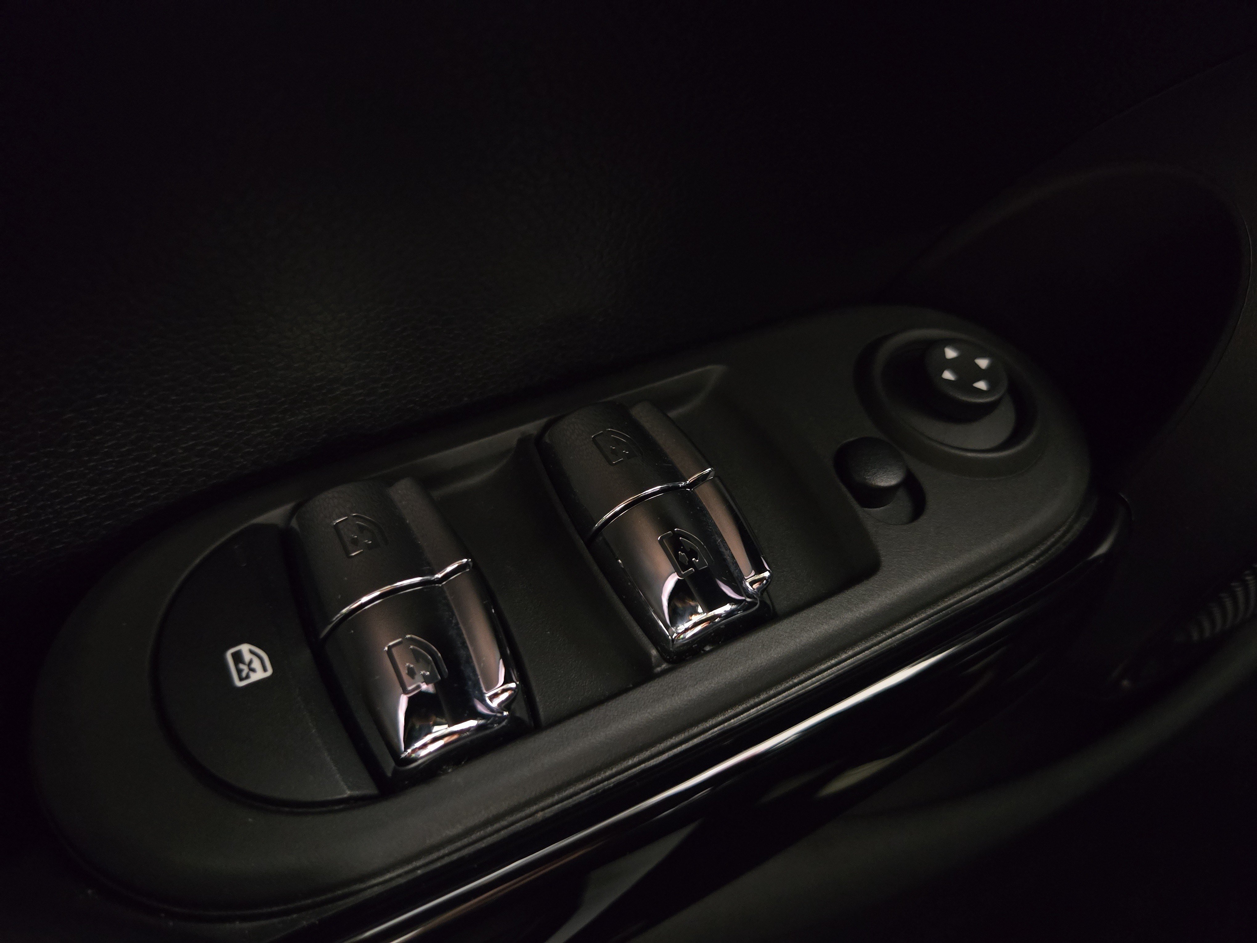 Used 2023 MINI Cooper 4-Door Hardtop FWD image 27