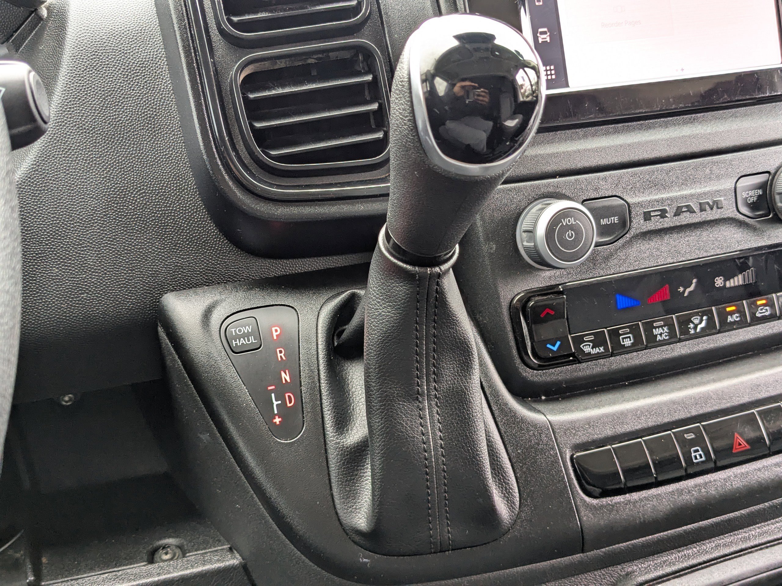 Used 2025 RAM ProMaster 2500 w/ Convenience Group image 21