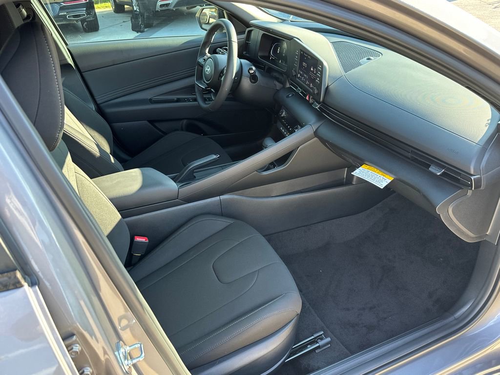 New 2025 Hyundai Elantra Sport image 13