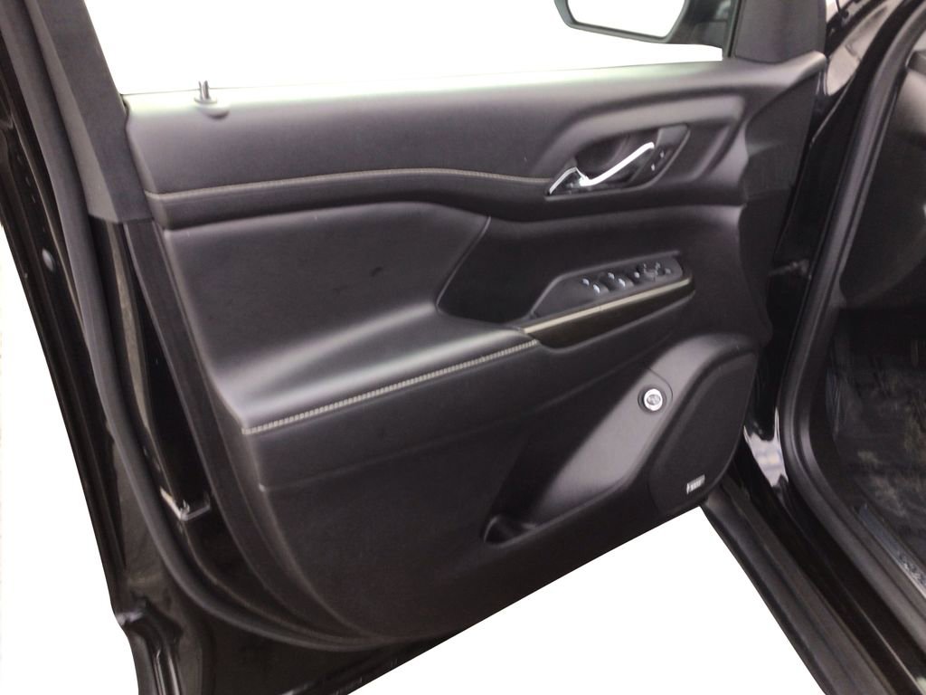 Used 2023 GMC Acadia SLT image 20