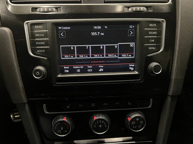 Used 2017 Volkswagen Golf S image 19